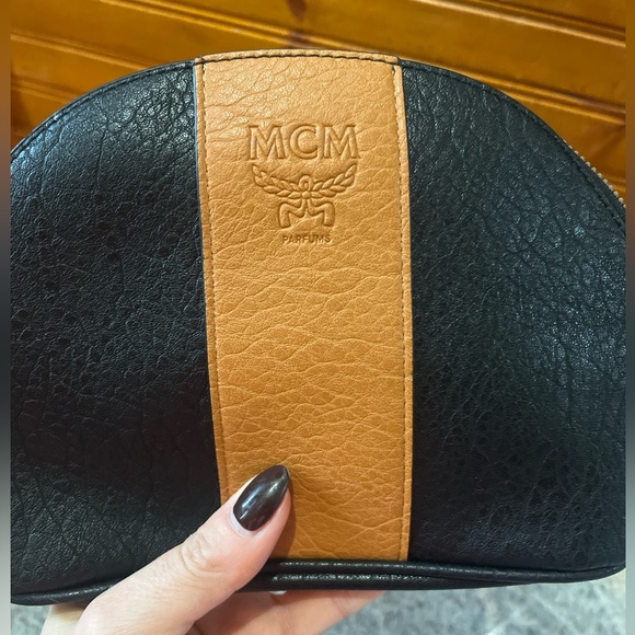 MCM Parfums Embossed Logo Clutch Cosmetic Pouch Bag Black & Tan New with Tags! - Picture 2 of 10